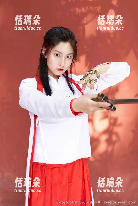 蜜桃社-伊琳 蜜桃社 - 看伊琳如何在私拍中将女仆形象演绎得如此‘真实’,但别当真!