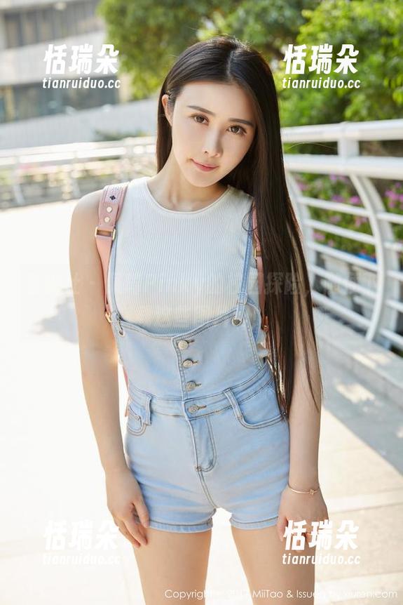 蜜桃社-佩琦Pinky 蜜桃社 - 佩琦Pinky的校园探险,随便下载这些图片吧!