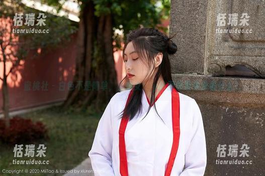 蜜桃社-小魔女lily 蜜桃社 - 白色不是简单,小魔女lily的图包里夹杂着什么?