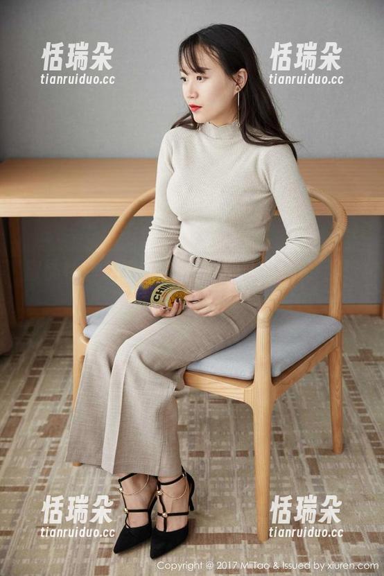 蜜桃社-美绪 蜜桃社 - 美绪的美足,不带任何光,图包简直亮眼得要命。