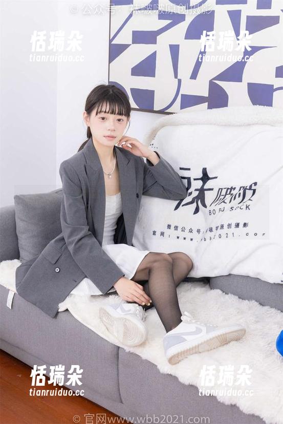 袜啵啵-糯米 袜啵啵 - 更新来了,糯米的黑丝图集让人忍不住多瞧两眼