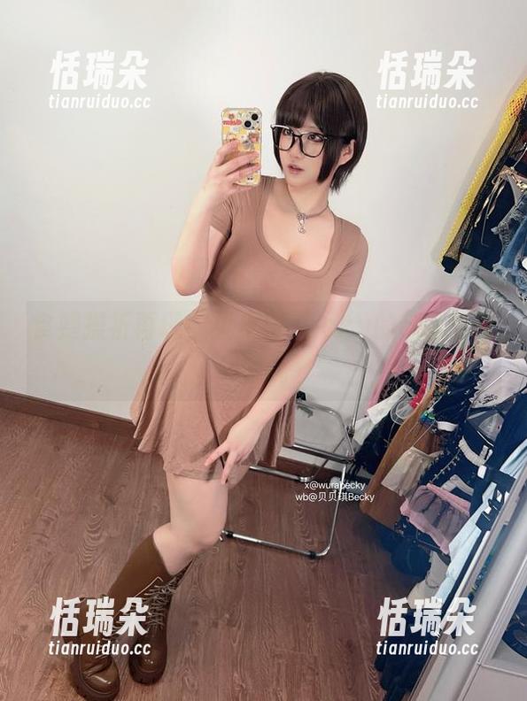 贝贝琪Becky 食蜂操祈再现,贝贝琪Becky的cos图册奇观