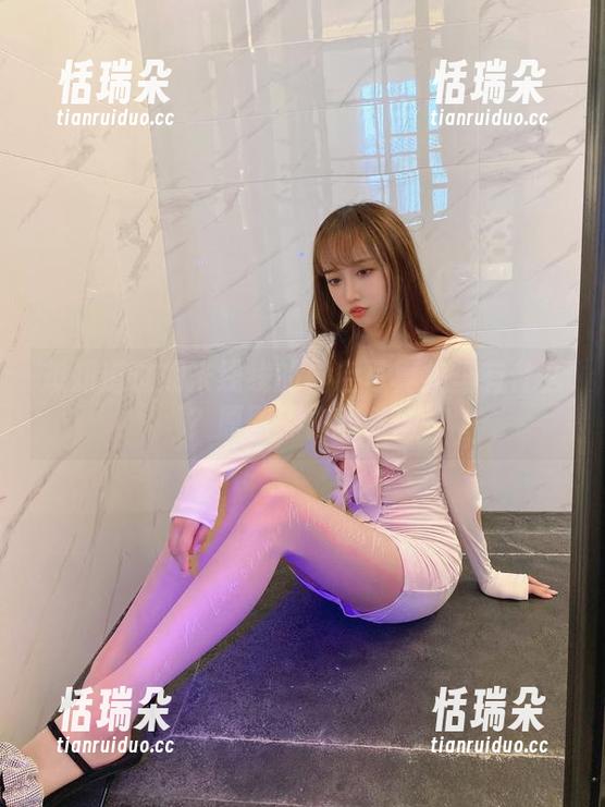过期米线线 想知道过期米线线的白色写真集里有什么?原图等你翻看!