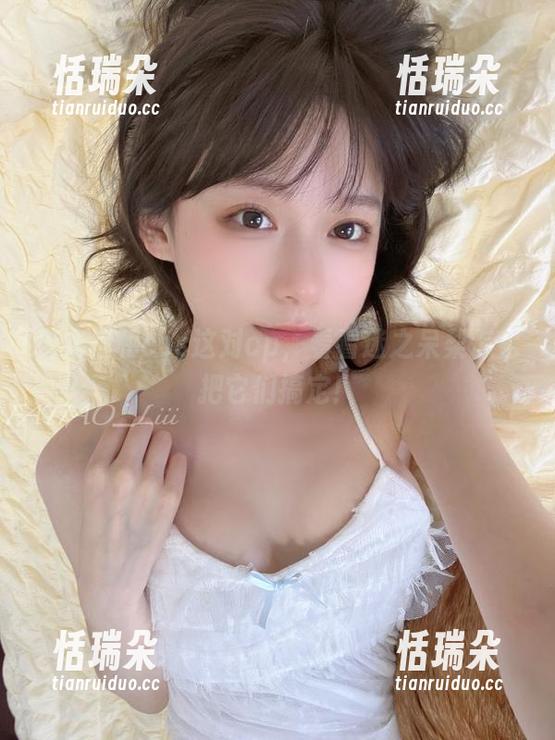 迷之呆梨 连衣裙和cos这对cp,看看迷之呆梨怎么把它们搞定!