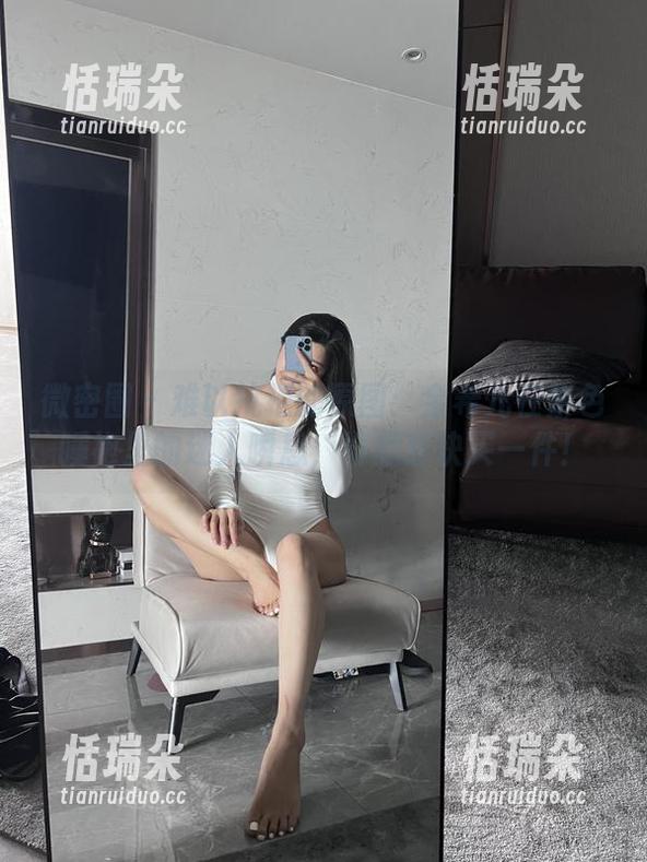 金希儿 微密圈 - 难以抗拒的原图:金希儿在紫色睡袍里的迷人瞬息,好想赶快买一件!