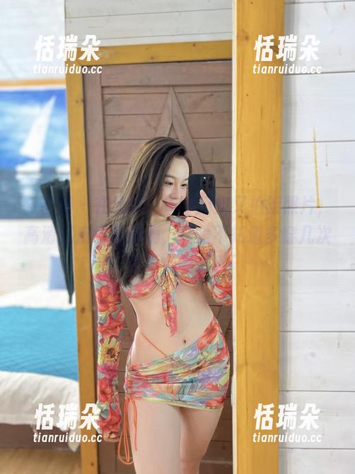 铁锤姐姐 微密圈 - 在线啊!铁锤姐姐又拍新照片,高清红皮情意满满,只是不知道多穿几次会不会晒掉?