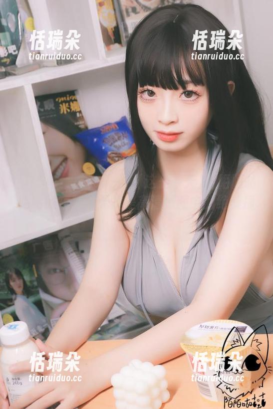 陌陌咕咕咕 هذاهوالرّبيع(这是春天):陌陌咕咕咕的短裙,无疑是高清原图中的绝美插画。