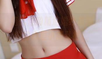青豆客 – 施忆佳的精选婚纱美图，越看越觉得心里小鹿乱撞。