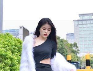魔镜街拍 – 下载伦家曼曼的《死库水》，没钥匙你能开门？