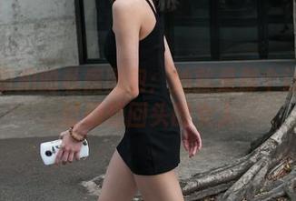 魔镜街拍的私房图包：她就是那个让你路过都想回头的女人