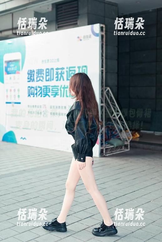 我的私拍合集：在魔镜街拍看丰厚包臀裙变身的瞬间，这可真是个头疼的选择！